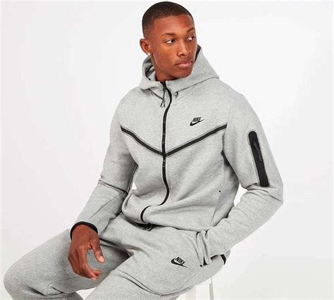 hoe valt nike tech|nike tech fleece tracksuit.